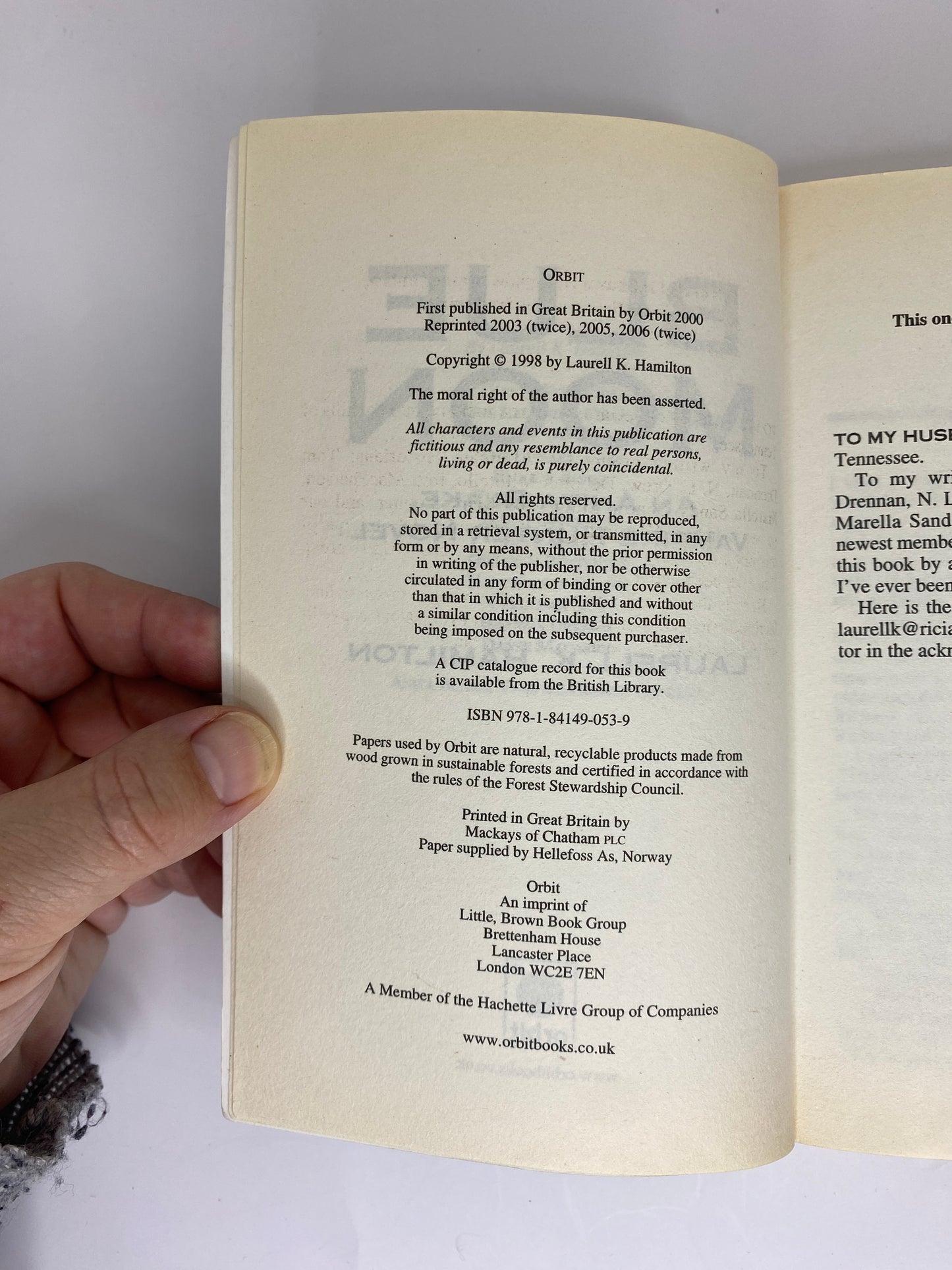 Blue Moon by Laurell K. Hamilton, book 8 in the Anita Blake Vamire Hunter series ISBN: 9781841490533, infopagina