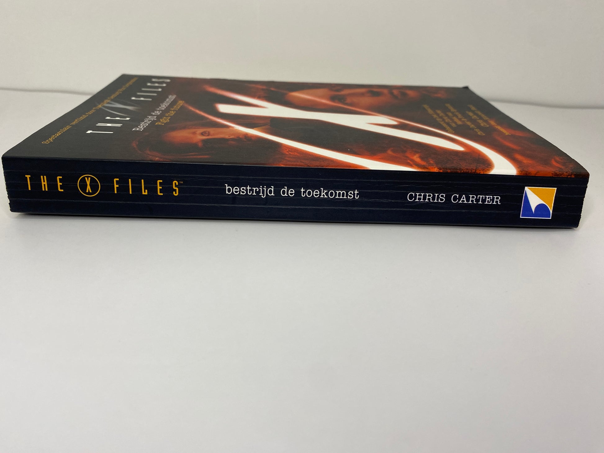 Bestrijd De Toekomst, boek 7 in de X-Files serie, door Chris Carter, ISBN: 9789021534657, rug