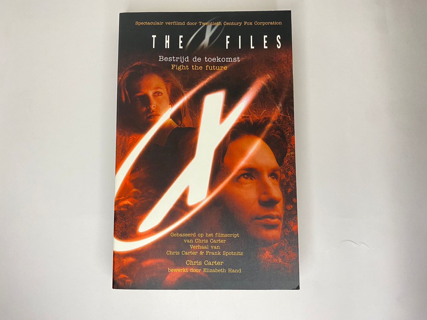 Bestrijd De Toekomst, boek 7 in de X-Files serie, door Chris Carter, ISBN: 9789021534657, voorkant