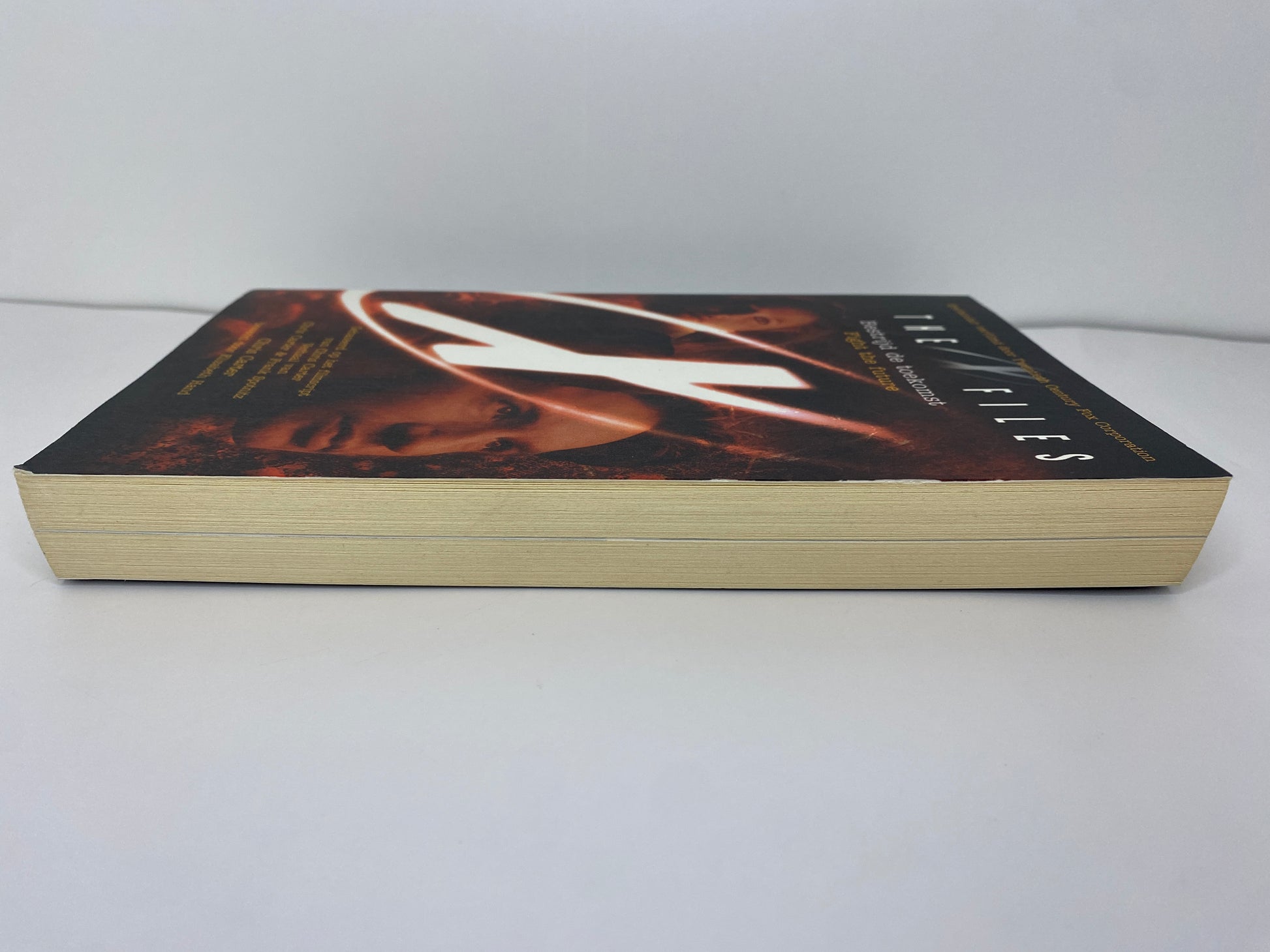 Bestrijd De Toekomst, boek 7 in de X-Files serie, door Chris Carter, ISBN: 9789021534657, zijkant