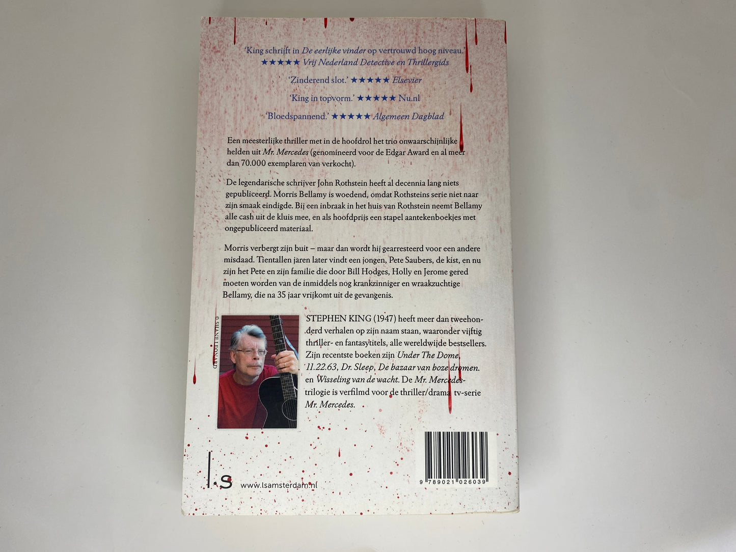 De Eerlijke Vinder van Stephen King, boek 2 in de Bill Hodges trilogie, ISBN: 9789021026039, achterkant