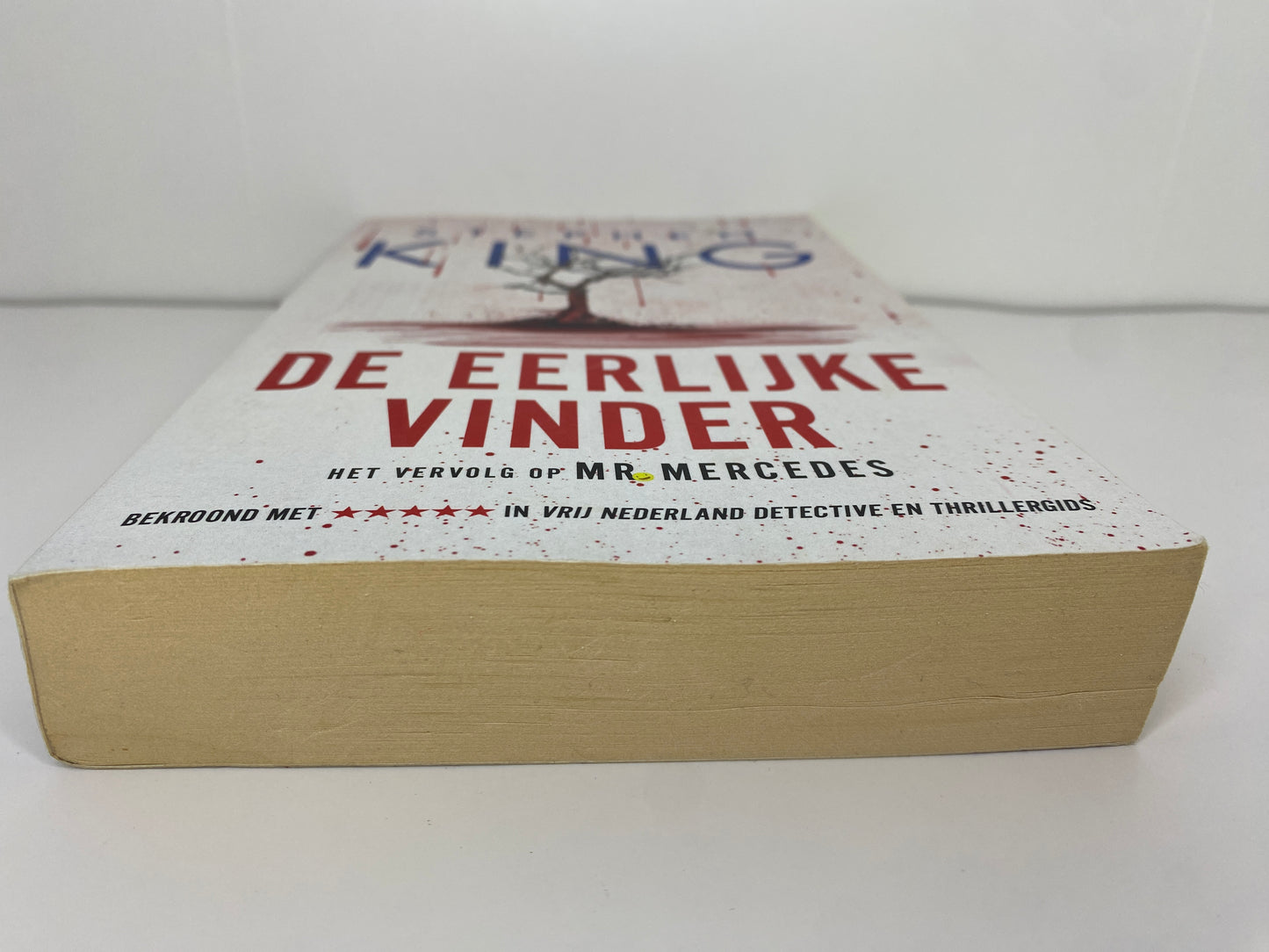 De Eerlijke Vinder van Stephen King, boek 2 in de Bill Hodges trilogie, ISBN: 9789021026039, onderkant