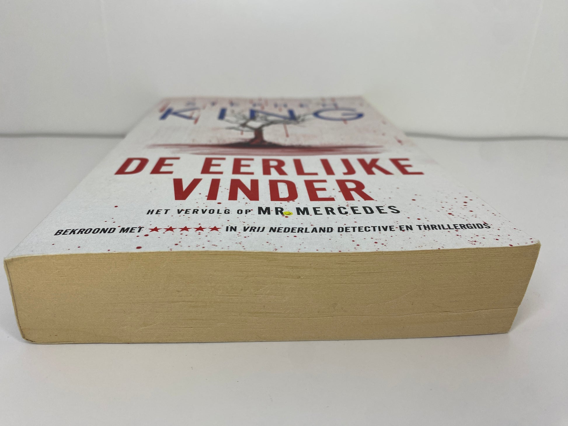 De Eerlijke Vinder van Stephen King, boek 2 in de Bill Hodges trilogie, ISBN: 9789021026039, onderkant