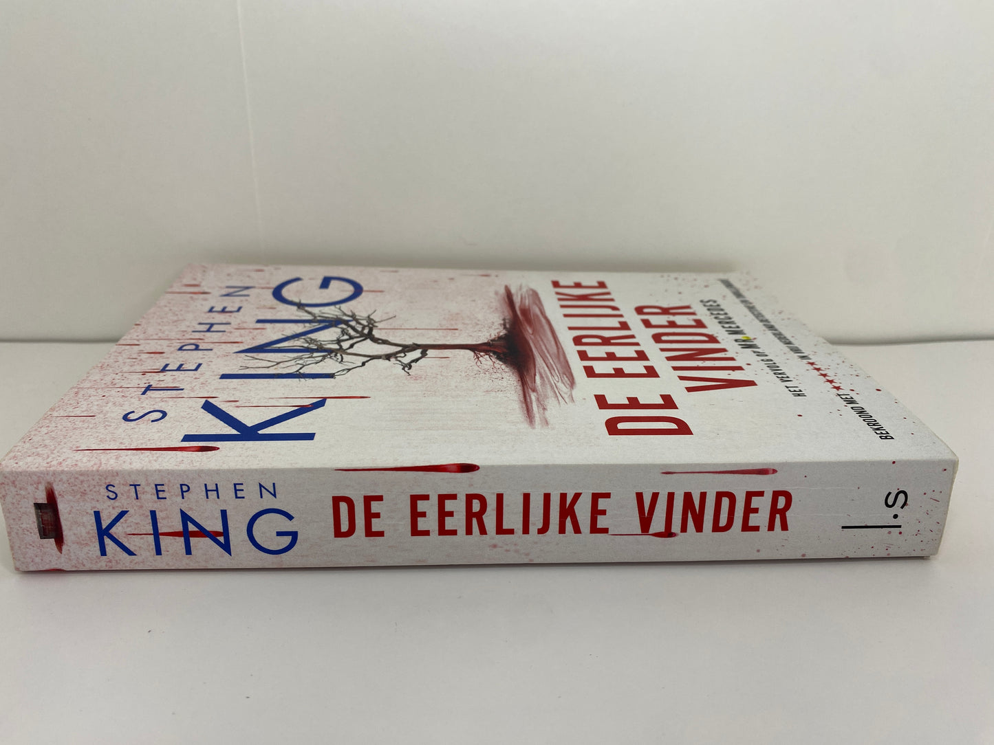 De Eerlijke Vinder van Stephen King, boek 2 in de Bill Hodges trilogie, ISBN: 9789021026039, rug