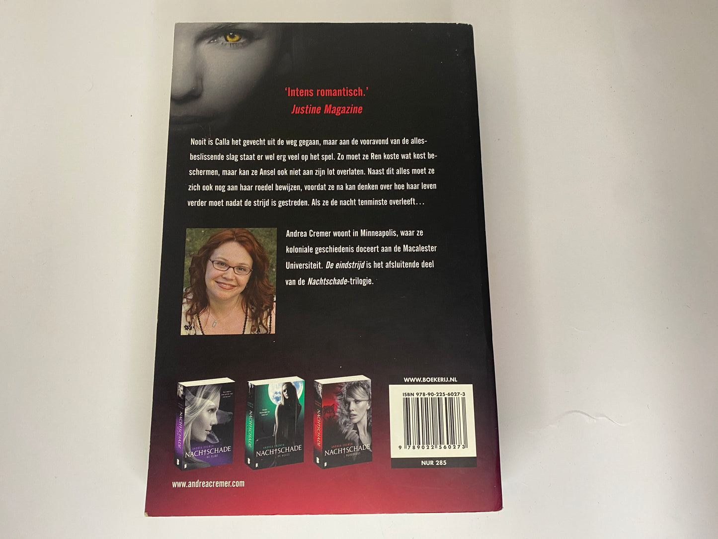 De Eindstrijd, boek 3 in de Nachtschade serie van Andrea Cremer, ISBN: 9789022560273, achterkant