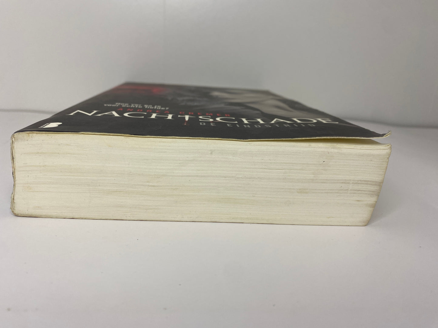 De Eindstrijd, boek 3 in de Nachtschade serie van Andrea Cremer, ISBN: 9789022560273, onderkant