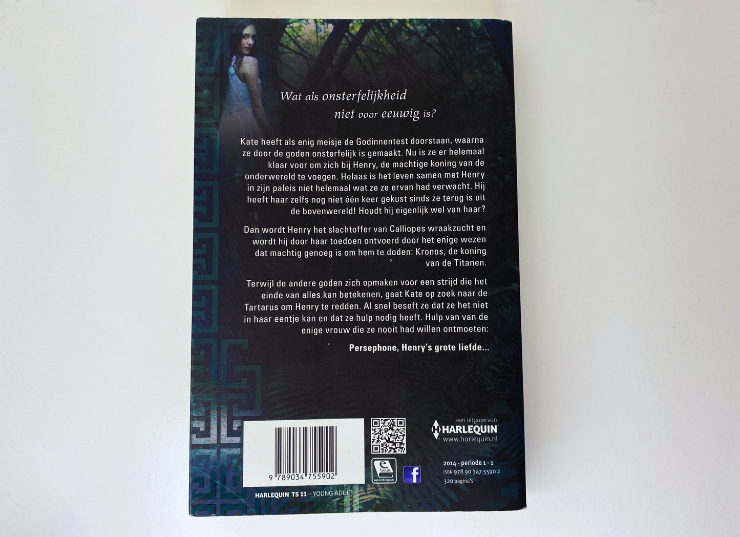 De Godinnenwraak, boek 2 in De Godinnentest trilogie van Aimée Carter, ISBN: 9789034755902, achterkant