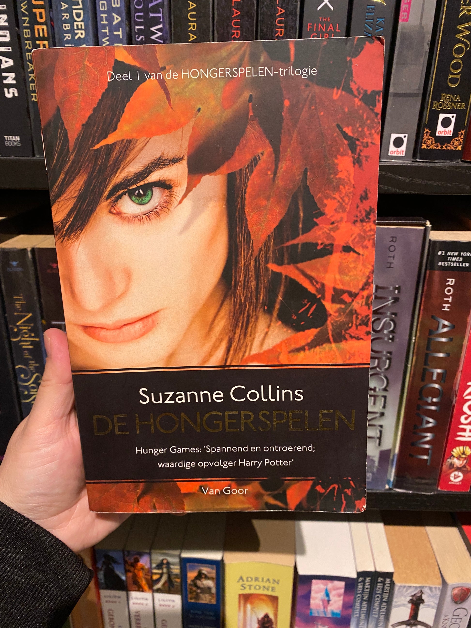 De Hongerspelen van Suzanne Collins boek 1 in De Hongerspelen trilogie, ISBN: 9789047515975 sfeerbeeld