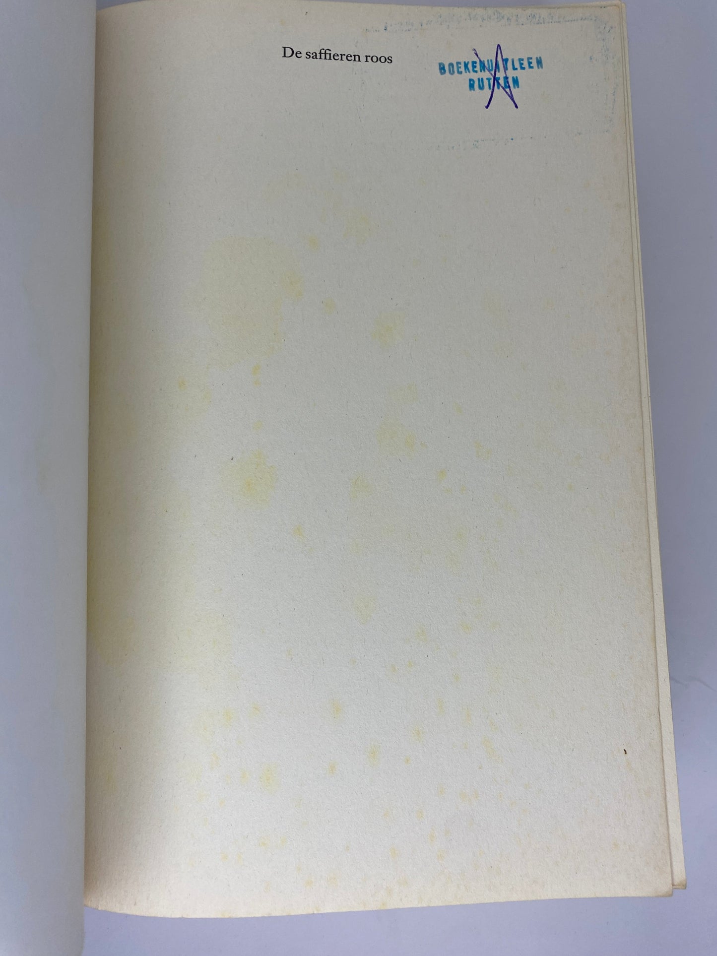 De Saffieren Roos van David Eddings, boek 3 van Het Elenium, ISBN: 9789089681706, stempel