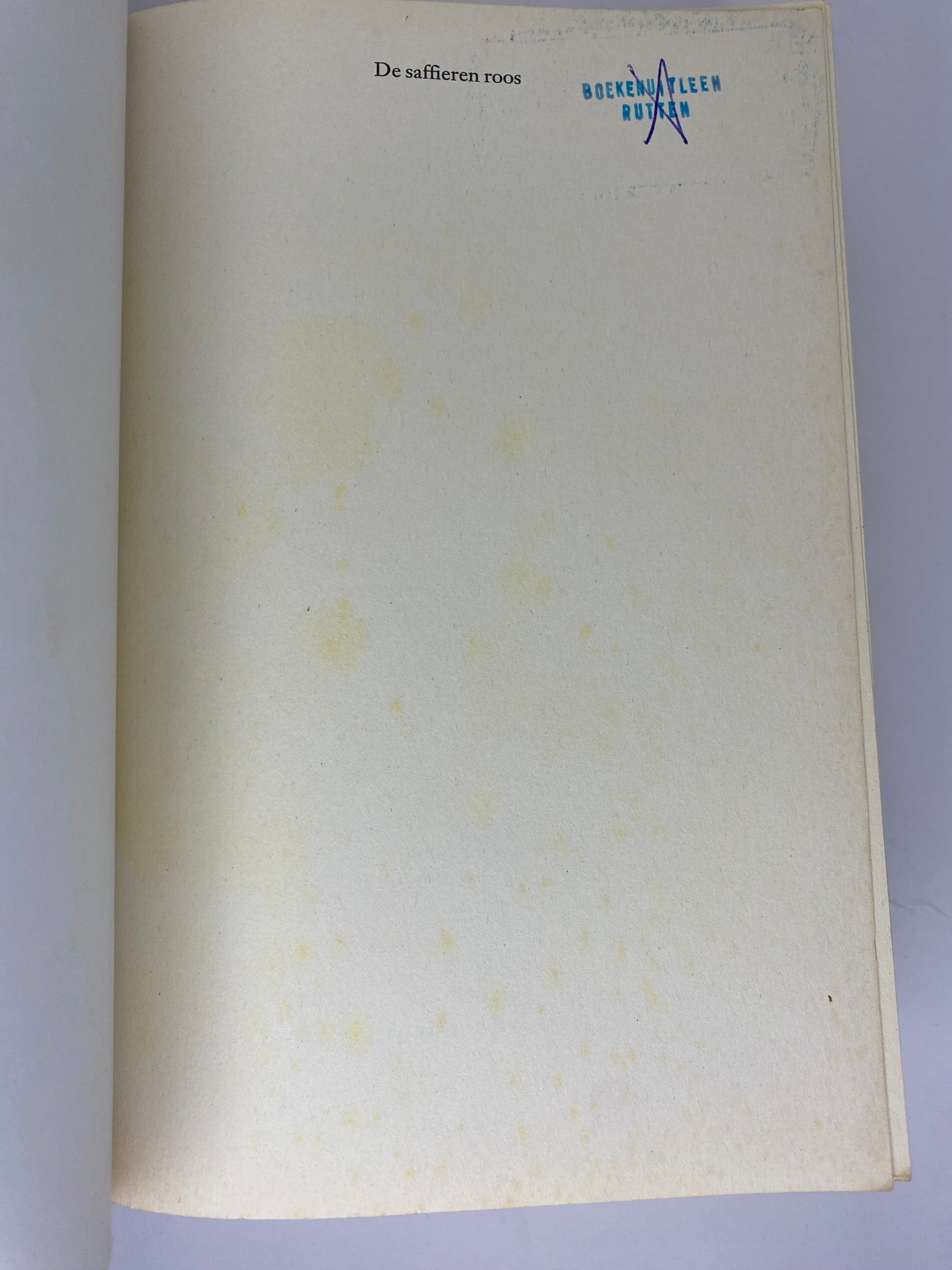 De Saffieren Roos van David Eddings, boek 3 van Het Elenium, ISBN: 9789089681706, stempel