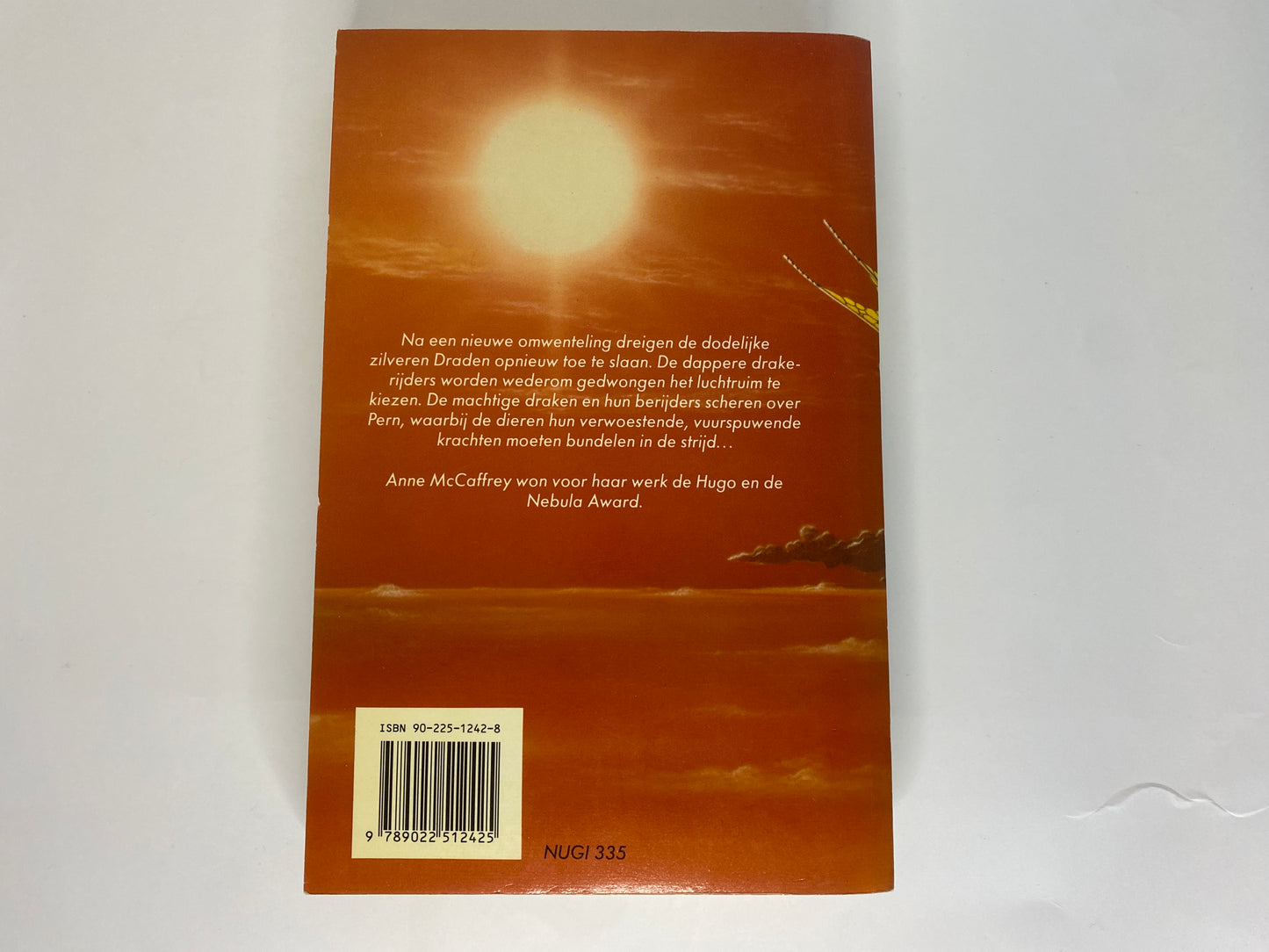 Draketocht van Anne McCaffrey, boek 2 in de Drakerijders van Pern, ISBN: 9789022512425 achterkant
