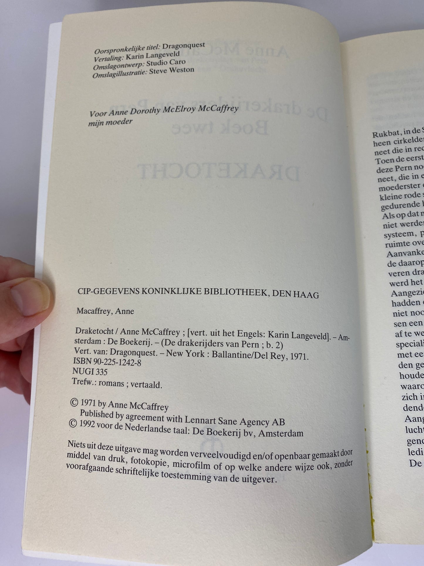 Draketocht van Anne McCaffrey, boek 2 in de Drakerijders van Pern, ISBN: 9789022512425 infopagina