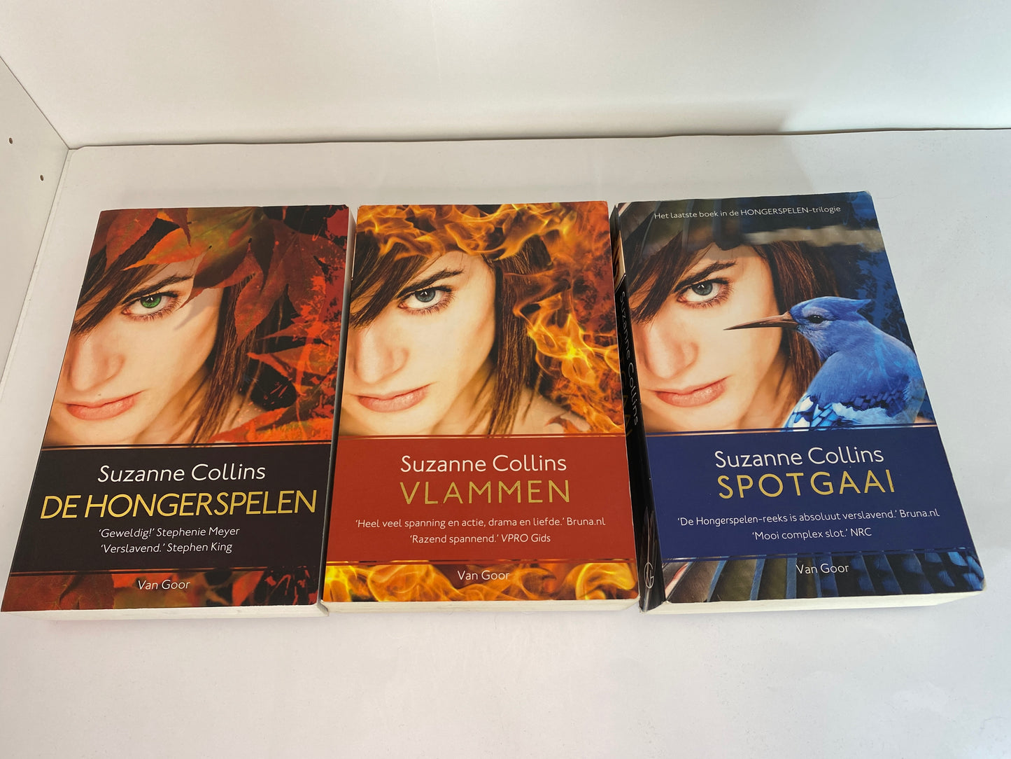 De Hongerspelen bundel boek 1-3 - Suzanne Collins - Paperback - conditie: redelijk