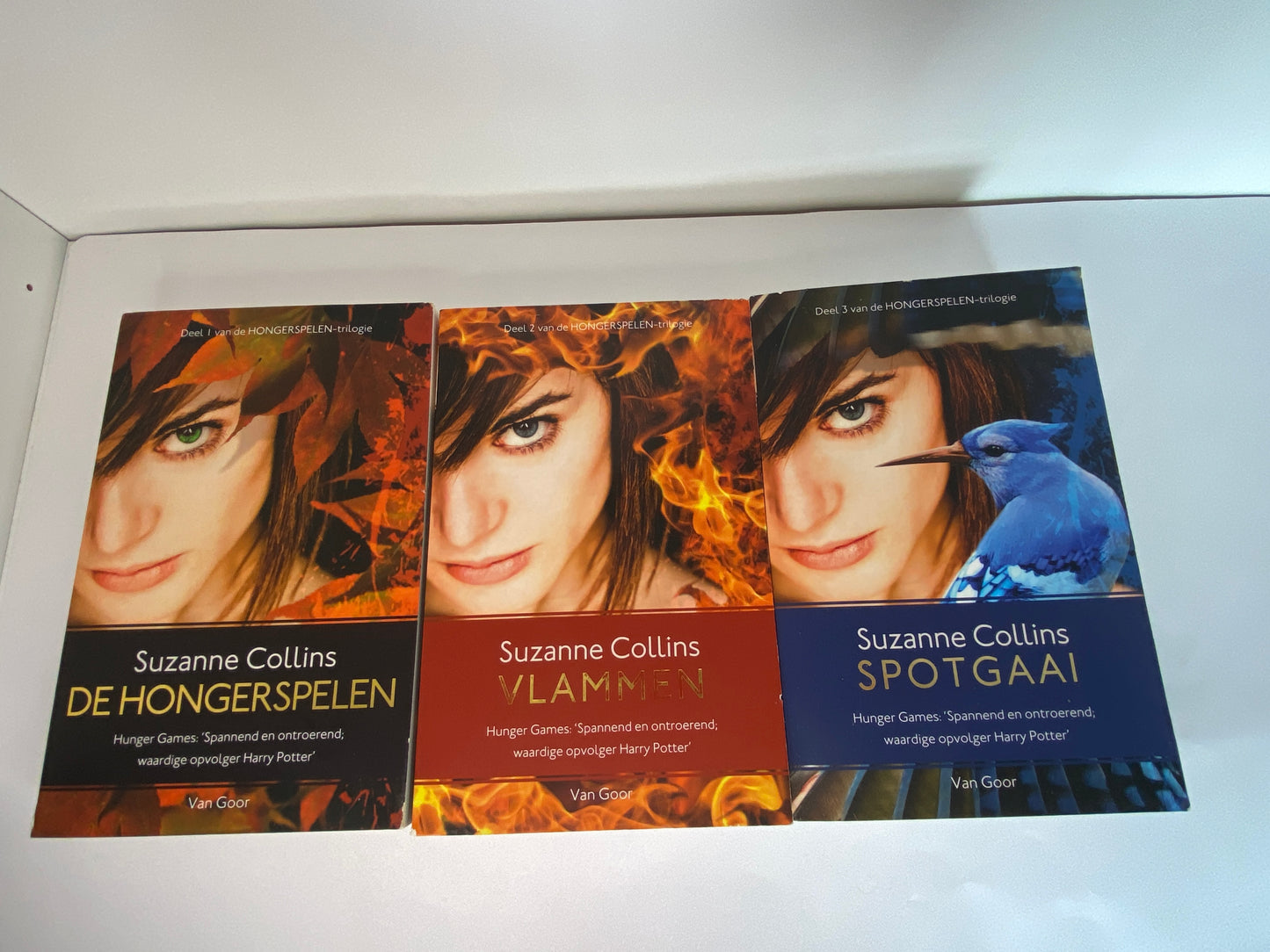 De Hongerspelen - boek 1 -3 - Suzanne Collins - bundel - conditie: matig