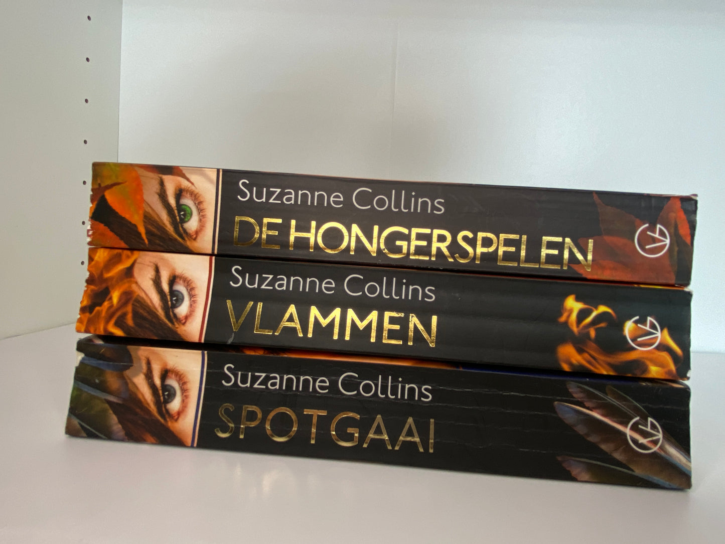 De Hongerspelen - boek 1 -3 - Suzanne Collins - bundel - conditie: matig