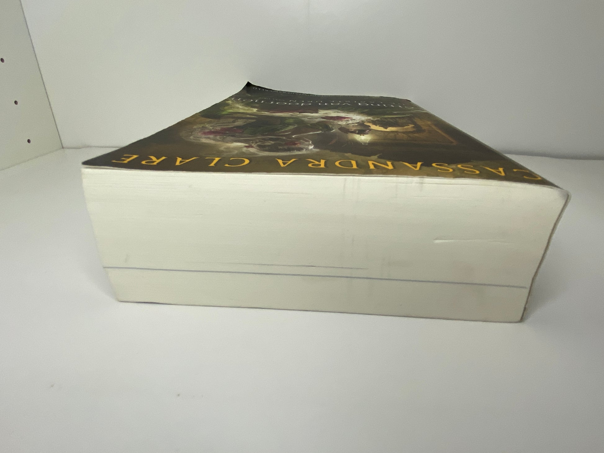 Ketting van Doornen, boek 3 in De Laatste Uren van Cassandra Clare, ISBN 9789021041384 bovenkant