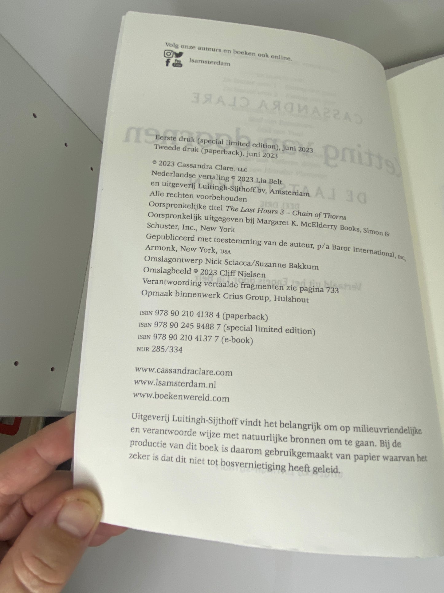 Ketting van Doornen, boek 3 in De Laatste Uren van Cassandra Clare, ISBN 9789021041384 infopagina