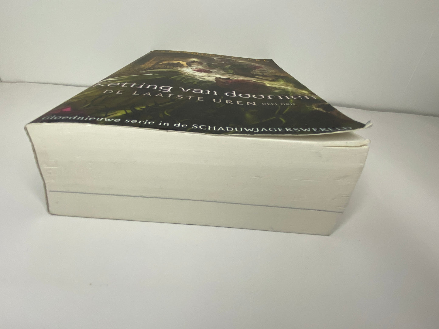 Ketting van Doornen, boek 3 in De Laatste Uren van Cassandra Clare, ISBN 9789021041384 onderkant