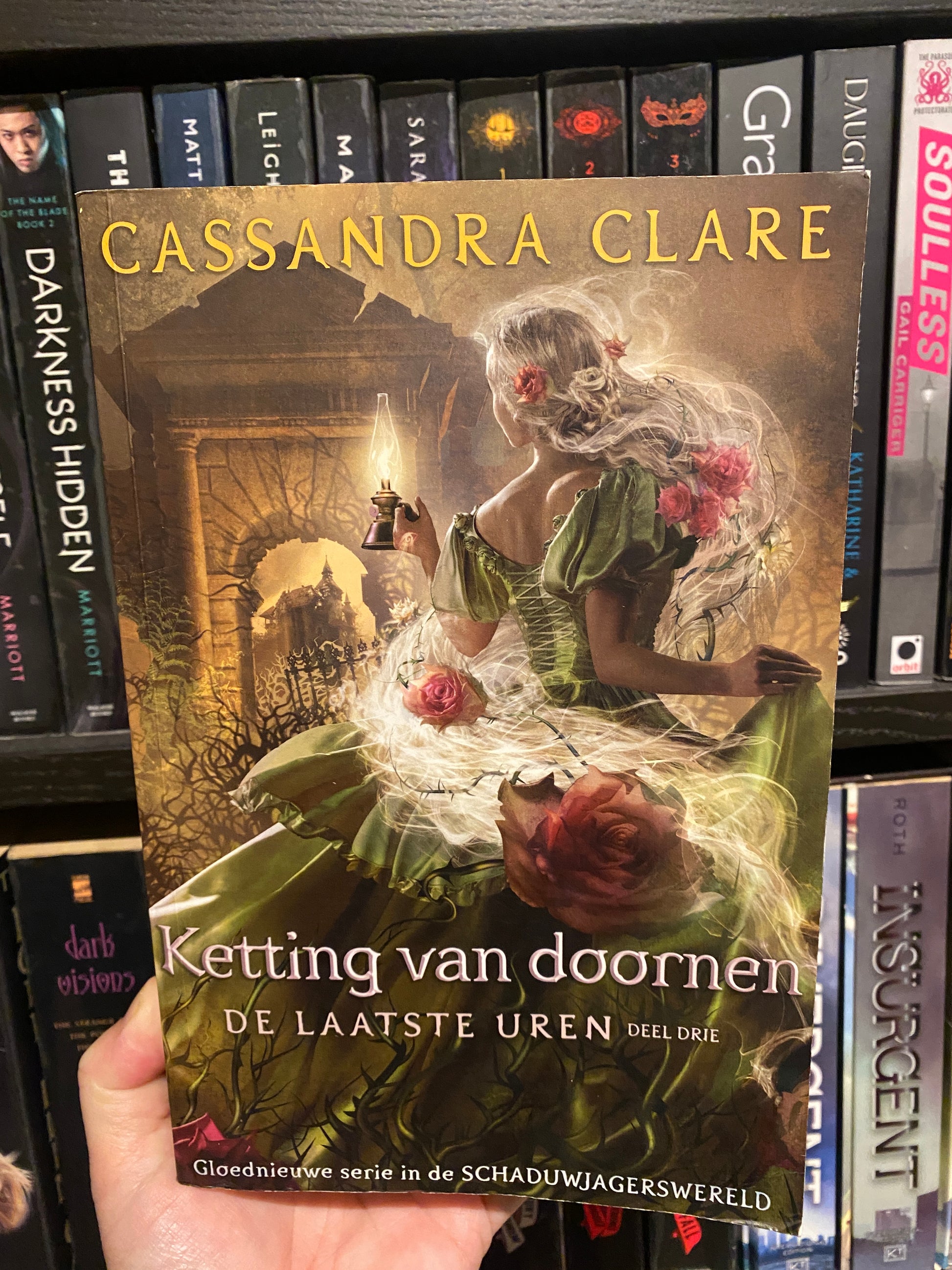 Ketting van Doornen, boek 3 in De Laatste Uren van Cassandra Clare, ISBN 9789021041384 sfeerbeeld