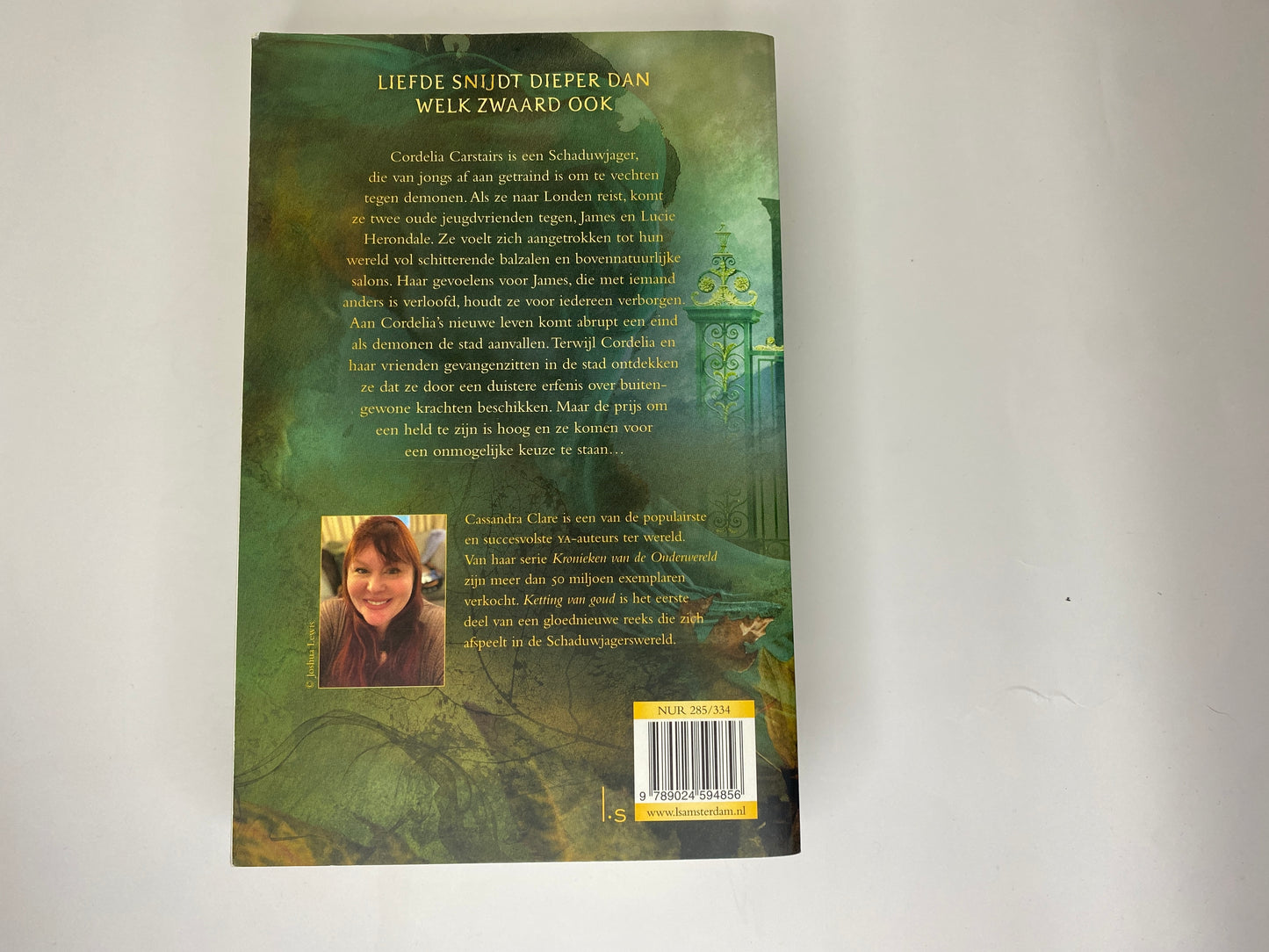 Ketting van Goud, boek 1 in De Laatste Uren trilogie van Cassandra Clare, ISBN: 9789024594856, achterkant