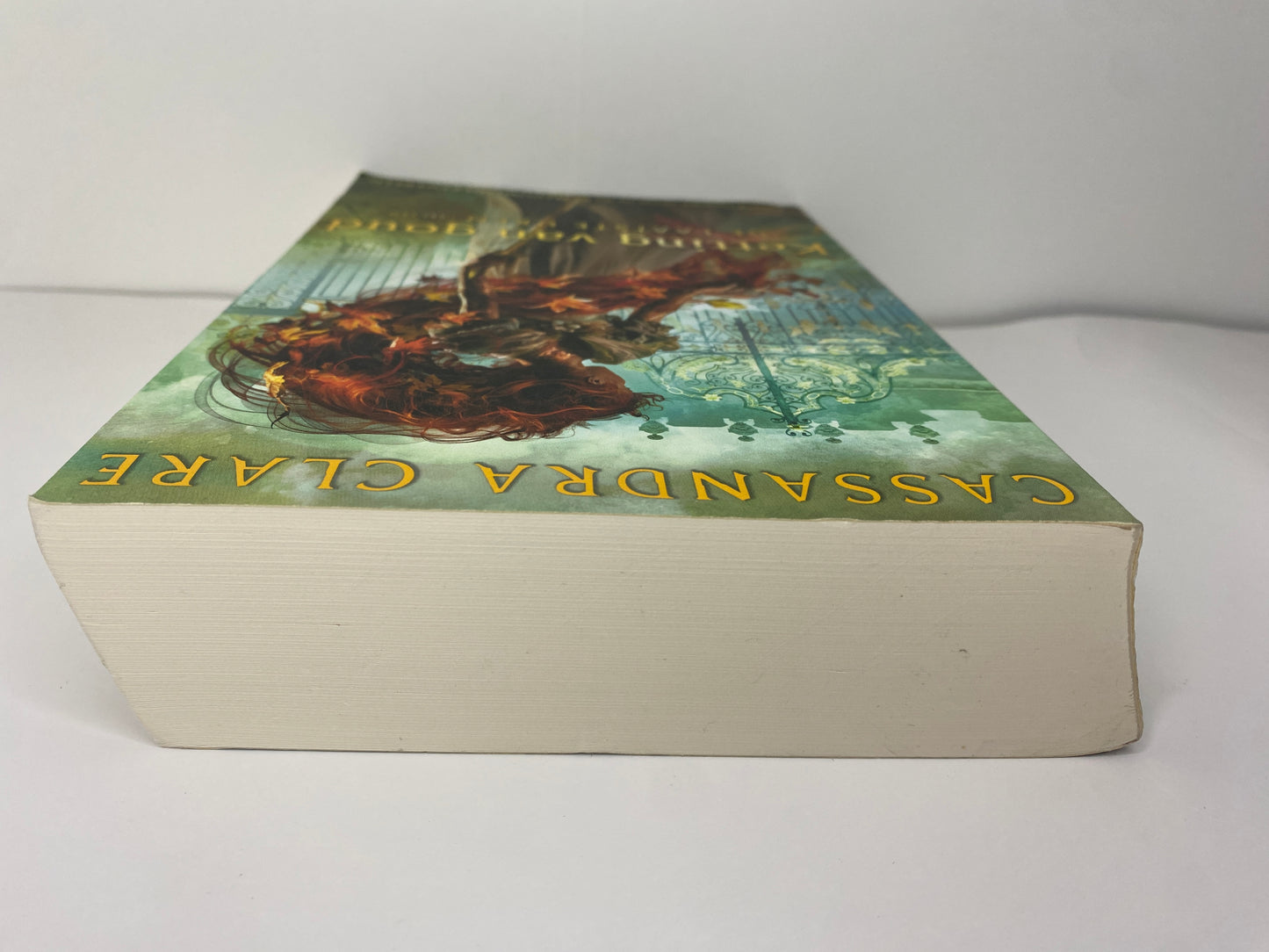 Ketting van Goud, boek 1 in De Laatste Uren trilogie van Cassandra Clare, ISBN: 9789024594856, bovenkant
