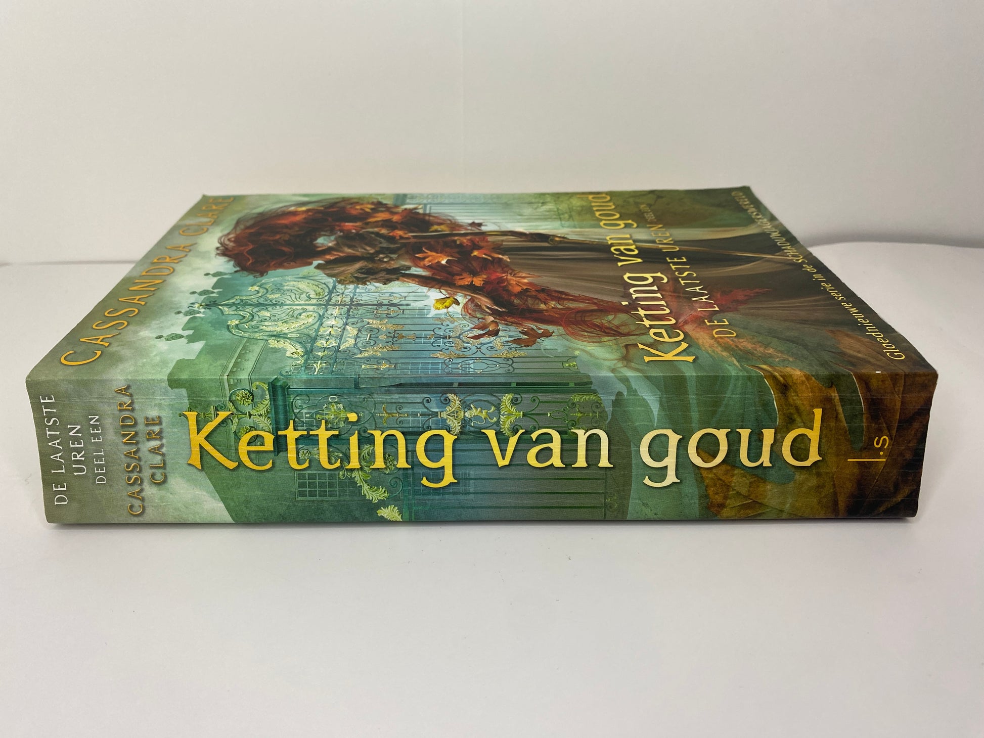 Ketting van Goud, boek 1 in De Laatste Uren trilogie van Cassandra Clare, ISBN: 9789024594856, rug