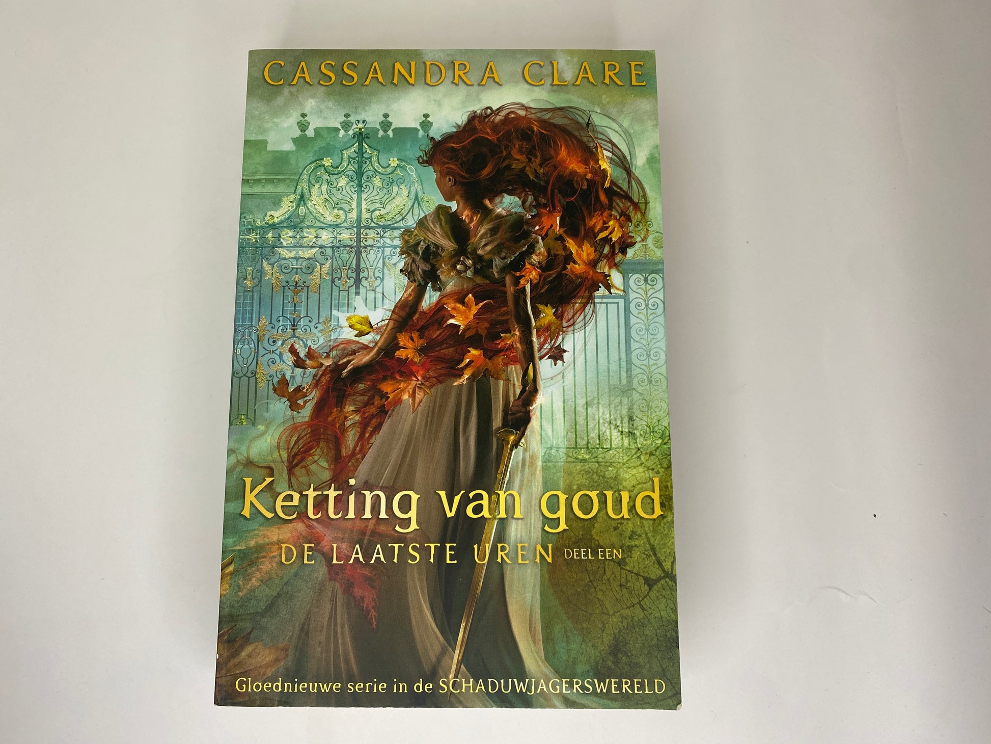 Ketting van Goud, boek 1 in De Laatste Uren trilogie van Cassandra Clare, ISBN: 9789024594856, voorkant