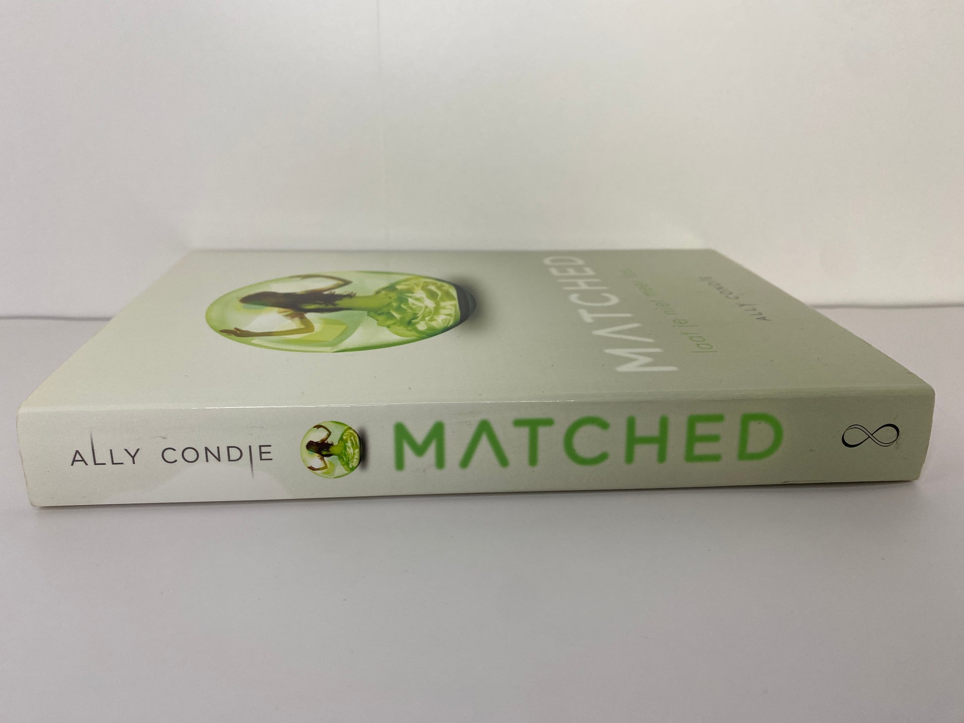 Matched van Ally Condie, boek 1 in de Matched trilogie, ISBN: 9789047703198, rug