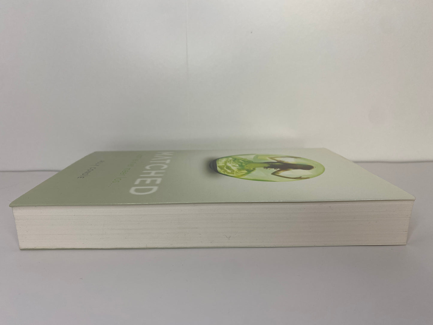 Matched van Ally Condie, boek 1 in de Matched trilogie, ISBN: 9789047703198, zijkant