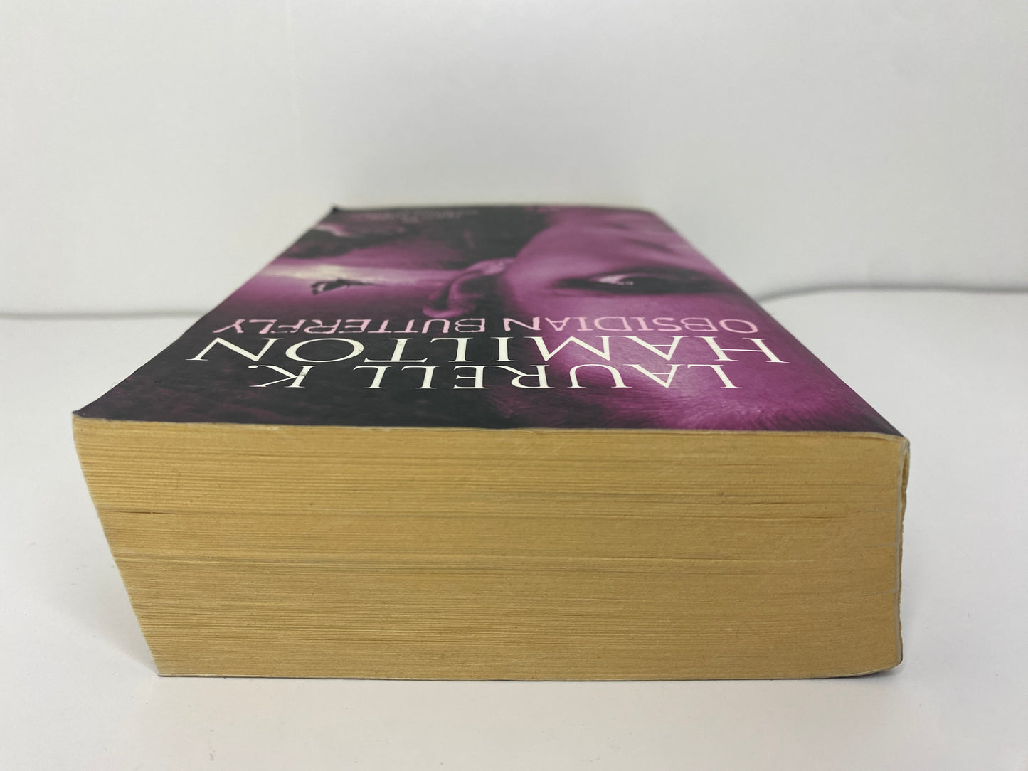 Obsidian Butterfly by Laurell K. Hamilton, book 9 in the Anita Blake Vampire Hunter series, ISBN: 9781841491325, bovenkant