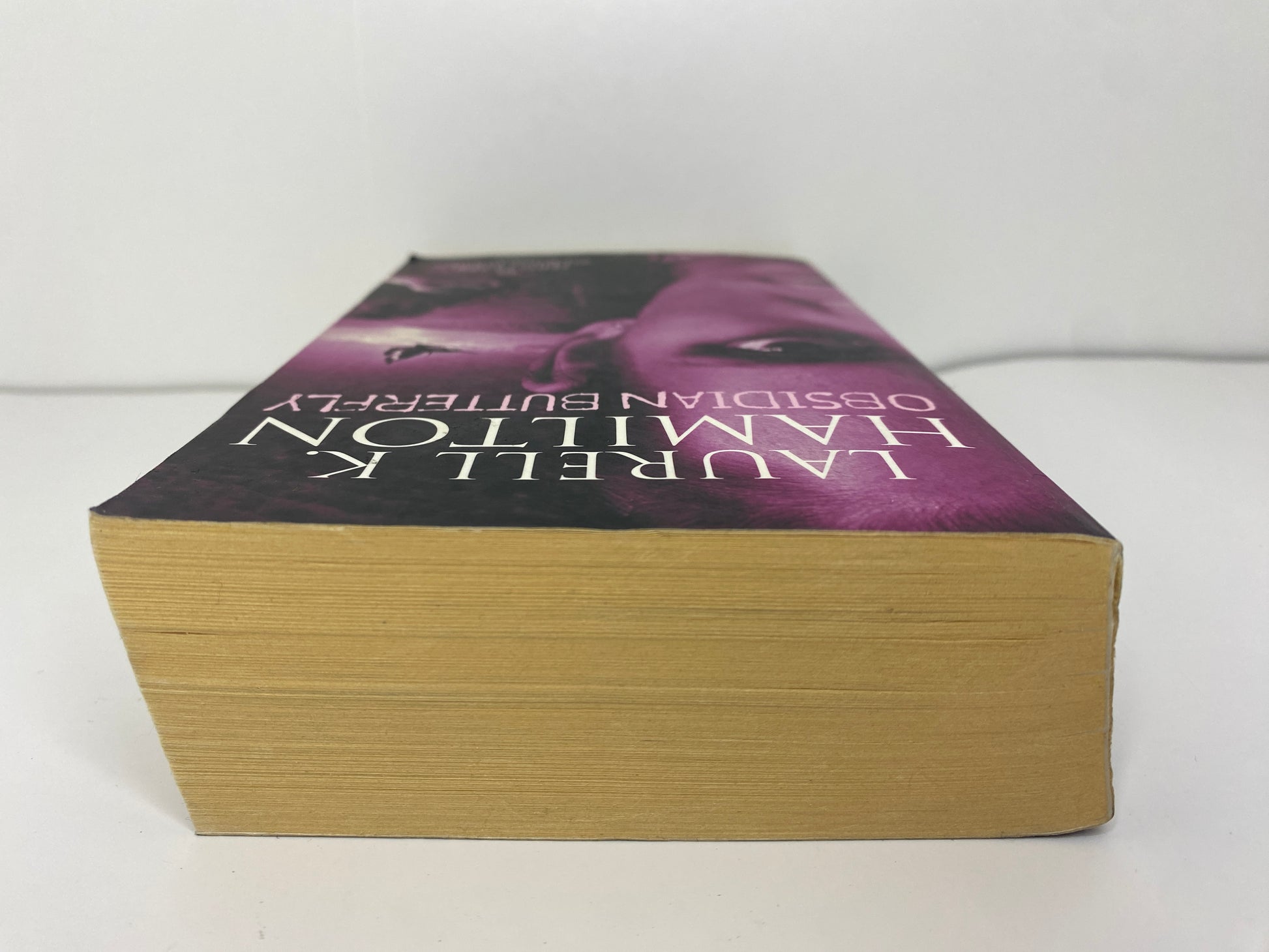 Obsidian Butterfly by Laurell K. Hamilton, book 9 in the Anita Blake Vampire Hunter series, ISBN: 9781841491325, bovenkant