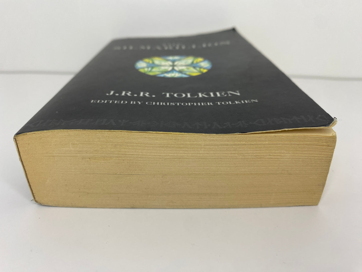 The Silmarillion by J.R.R. Tolkien, ISBN: 9780261102736, onderkant