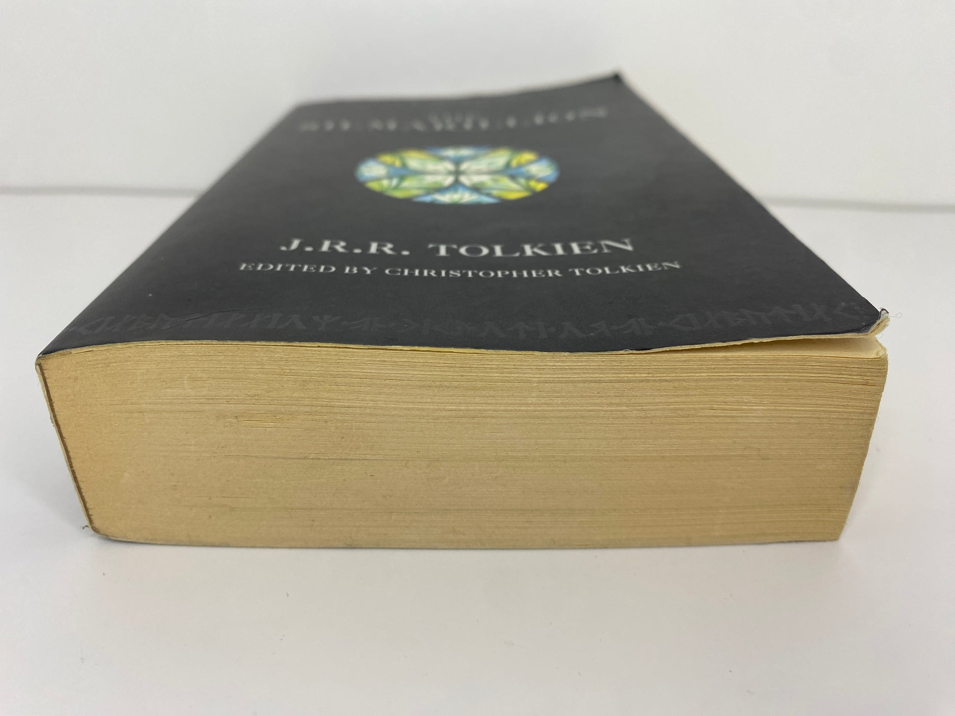 The Silmarillion by J.R.R. Tolkien, ISBN: 9780261102736, onderkant